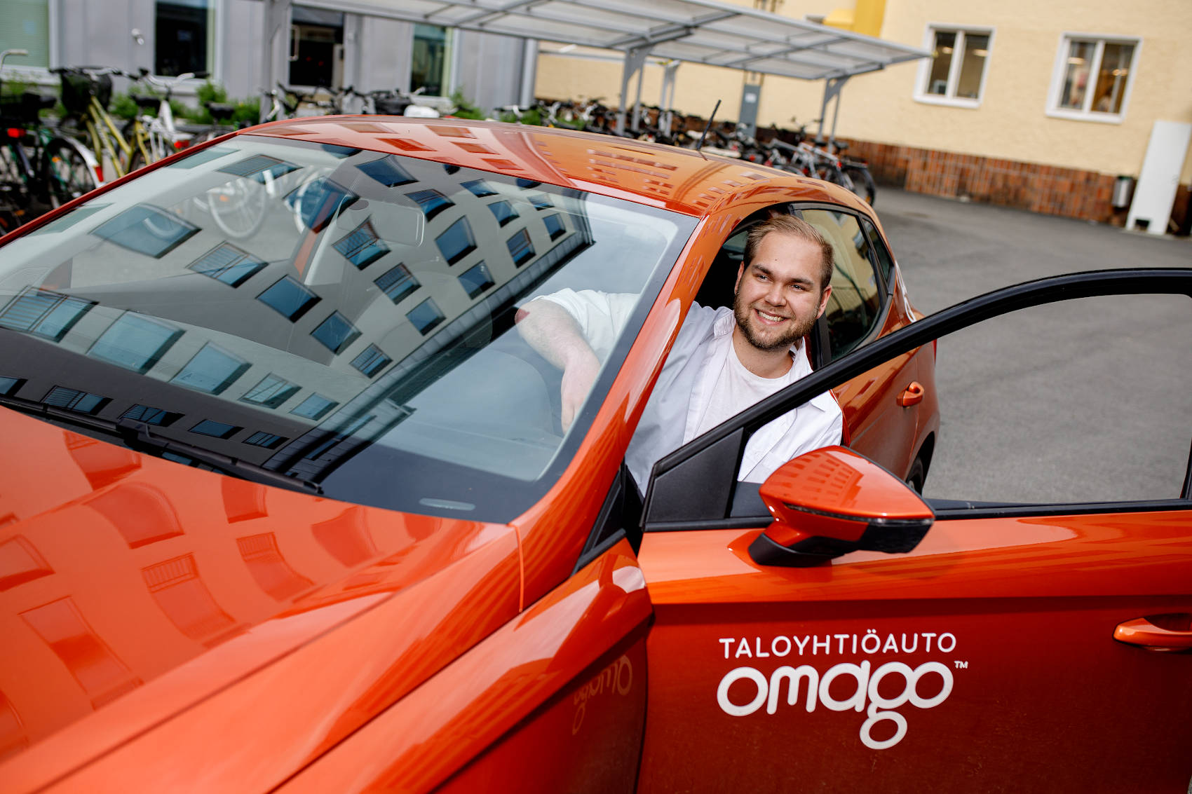 Students testing the biogas car-sharing system in Jyväskylä