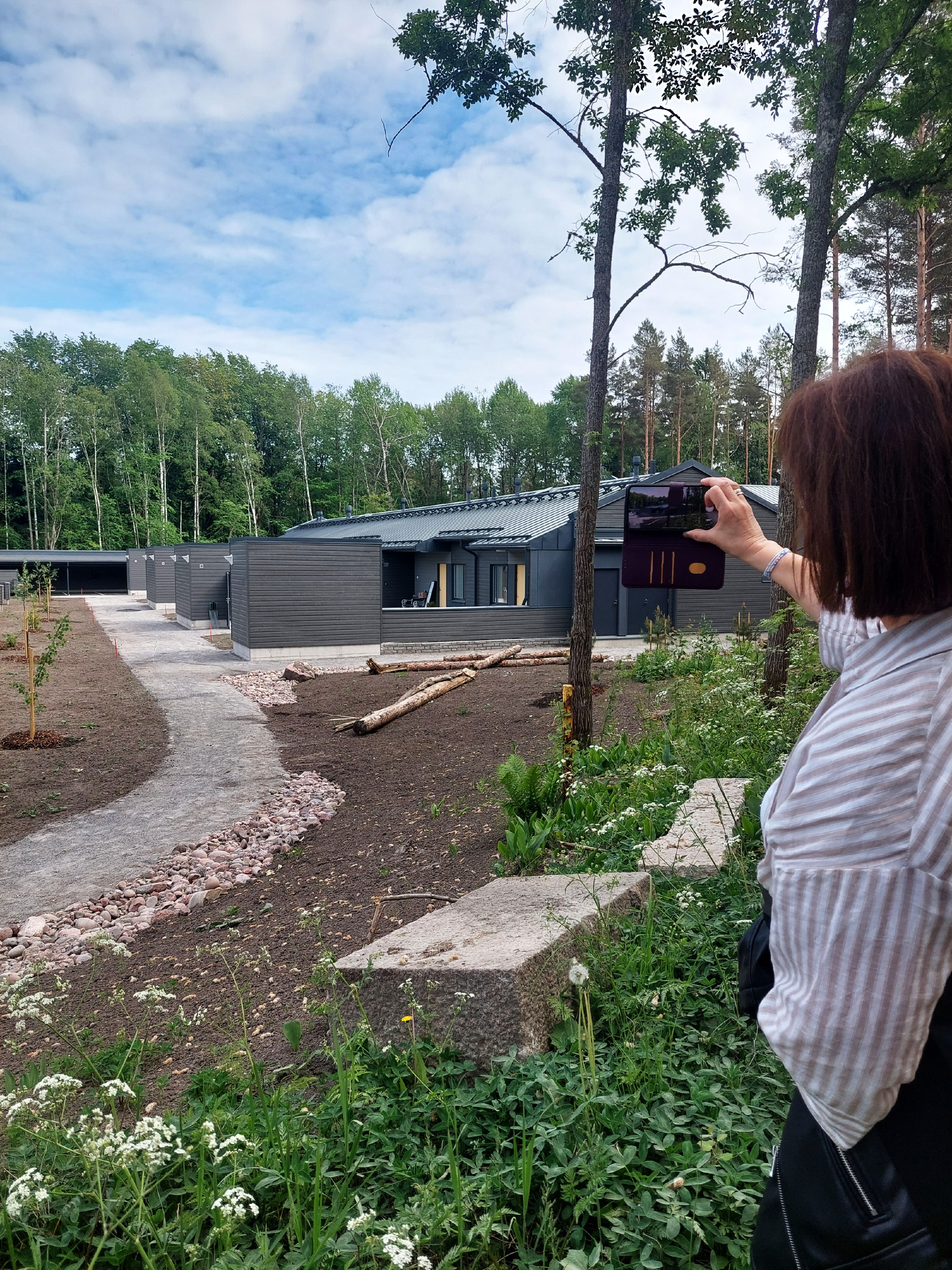 Right-of-occupancy housing developer Vaso Ltd. piloted new ways to enhance biodiversity at its housing development site. This has meant, for example, introducing meadow areas instead of lawns and adding decaying wood.  