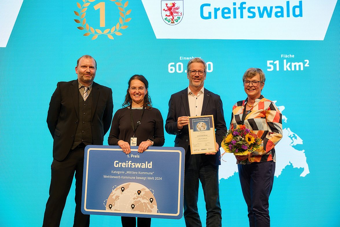 Greifswald accepting the awarded first prize in the competition.